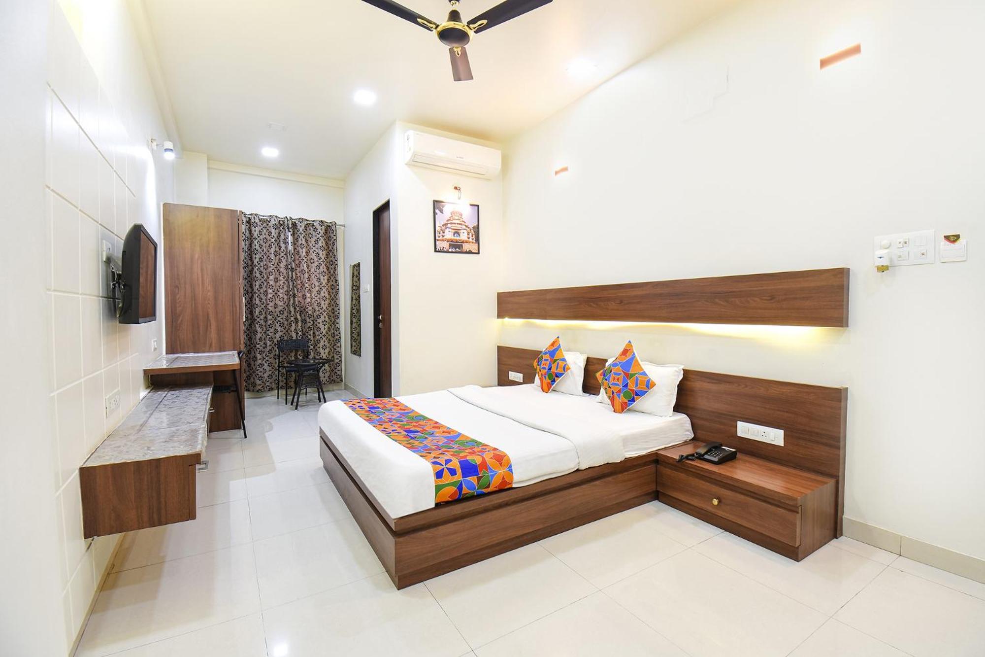 Fabhotel Royal Suits - Nr Mahadji Shinde Chhatri Mundhva Exterior foto